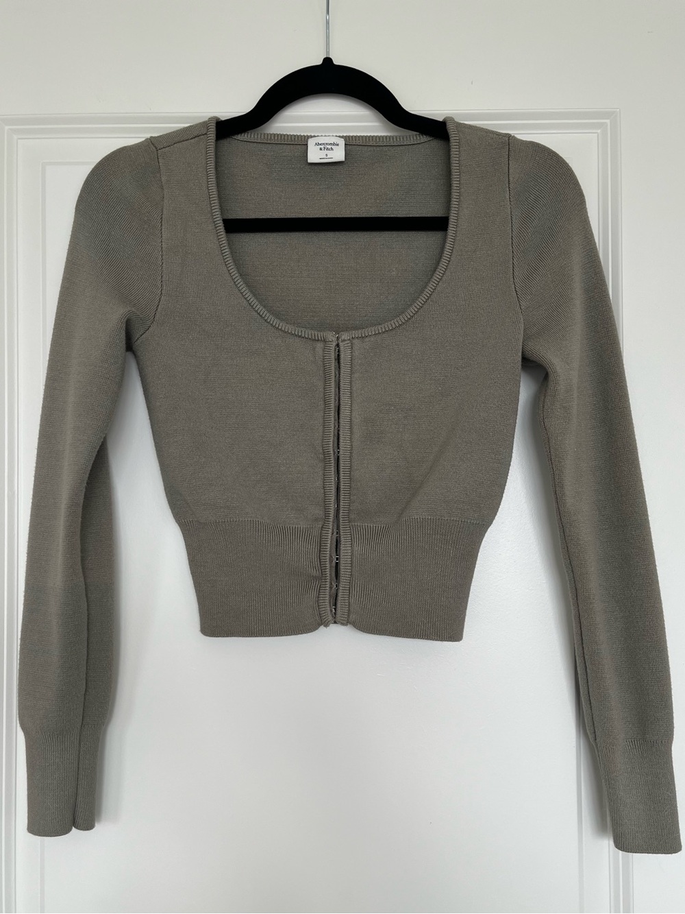 Abercrombie Front-Closure Scoop-Neck Sweater Top in Green Grey